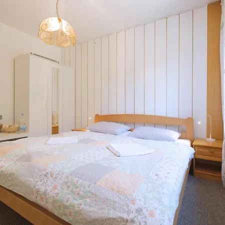 And Banic Πανσιόν 3*